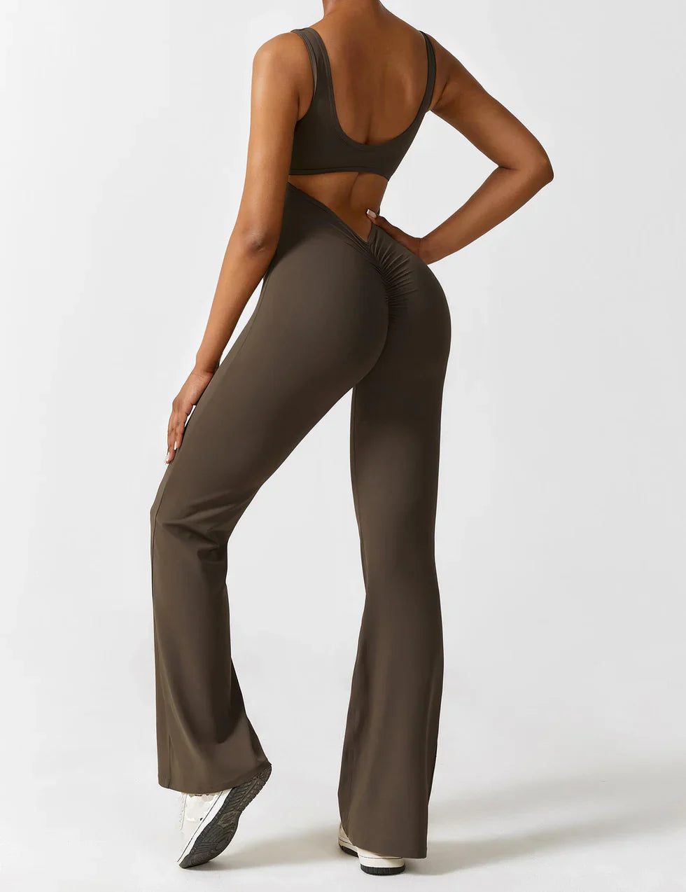 Verité | Elegante V-Back Jumpsuit