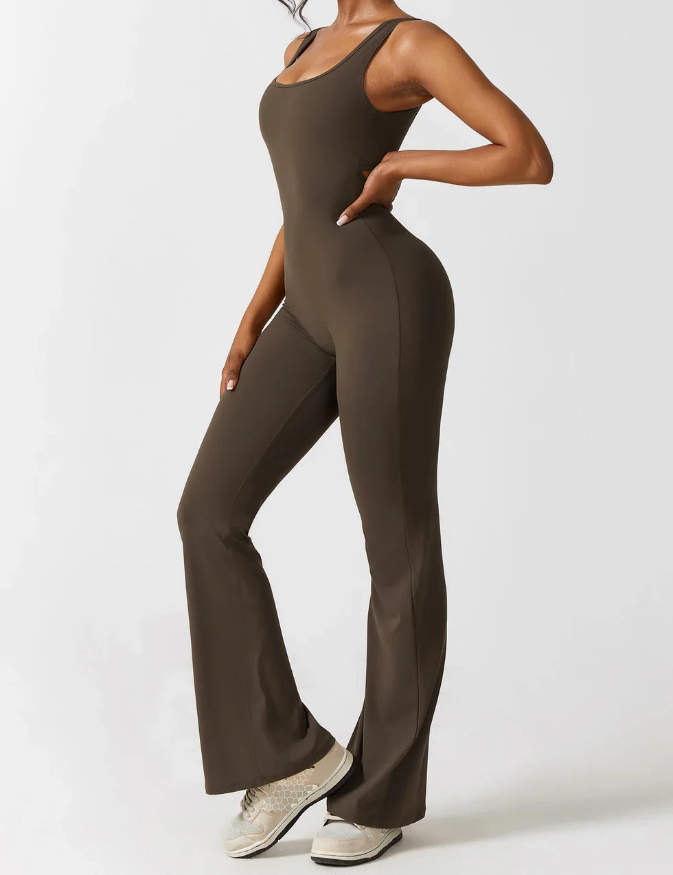 Verité | Elegante V-Back Jumpsuit