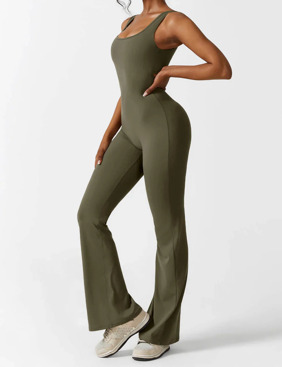 Verité | Elegante V-Back Jumpsuit